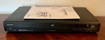 Toshiba DVD Video Player With Owners Manual & Remote (tested)