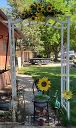 White Plastic Garden Walkway Trellis With Yard Decor