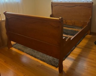 Lovely Vintage Queen Sized Sleigh Bed