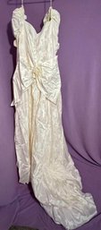 Beautiful Wedding Dress With Slip, Veil & Removable Train Size 18