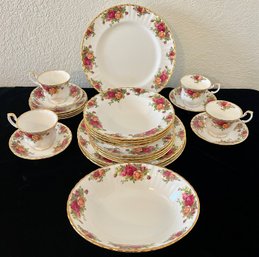 24pcs Royal Albert Old Country Rose Bone China Set Incl Saucers, Plates, Cups, Dessert Plate & More