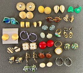 Lot Of Vintage Costume Jewelery Incl Pearl Necklaces, Bracelets, Pendants & More. Includes Jewelry Box