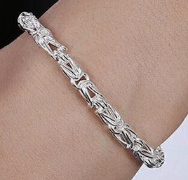 Beautiful Sterling Silver Interlocking Box-Link Chain Bracelet Marked 925 BRAND NEW
