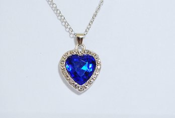 Beautiful Rich BLUE Sapphire Cubic Zirconia Heart Pendant & 18K White-Gold Plated Setting & Chain NEW