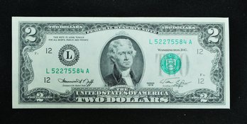 1976  Two Dollar Bill $2  UNCIRCULATED Crisp &  SUPER NICE   (cfe2)