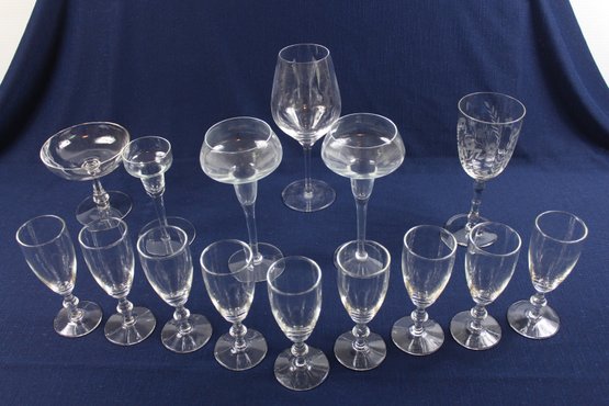 9 Small Clear Wine Glasses & 6 Misc Glass Pieces (3 Are Candle Holders)