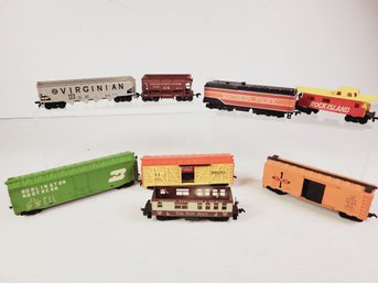 8 HO Scale Train Cars