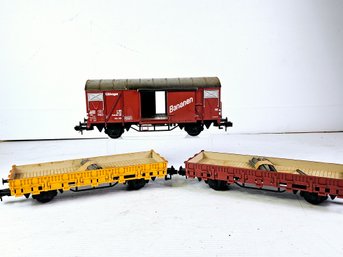 Markland G Scale Two Flatbeds With Posts , Boxcar
