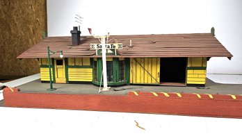 Santa Fe Station With Wiring 38 Inch Long 14-in Wide 9 In Tall