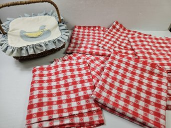 7 Cloth Picnic Tablecloths 51x54 And Vintage Basket