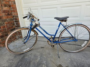 Vintage Schwinn Collegiant Bike - Used For Yard Art