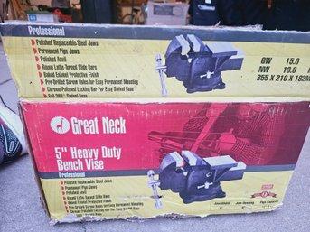 Great Neck 5-in Heavy Duty Bench Vise- Appears New