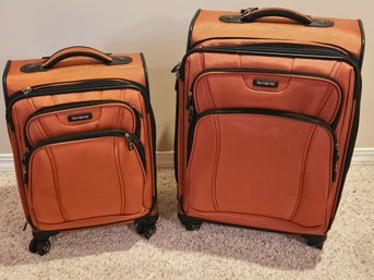 Very Nice Set Of 2 Burnt Orange Samsonite Suitcases, Each Have 4 Swivel Wheels & Garment Bags, See Sizes Below