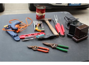 Glue Gun, 2 Electric Staplers, Staple Gun, Small Level, 2 Pruners