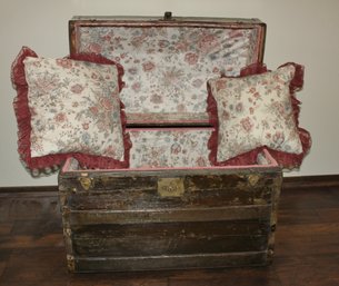 Wood Trunk With Matching Pillows 26.5 W 15d 21t