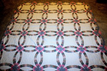 Hand Stitched Scalloped Edge Wedding Ring Quilt 84x86-in Very Nice Shape