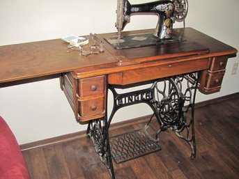 Antique Singer Sewing Machine Serial Number G0487936 Trindle With Pretty Wood Cabinet, Four Drawers