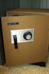 Very Heavy Montgomery Ward Safe With Combination Lock 17.5 X 16.5 In Basement - Works