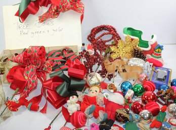 Miscellaneous Christmas Decor And Ornaments, Several Vintage Pieces