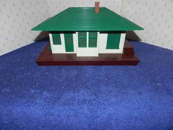 VINTAGE MODEL TRAIN LIONEL LIONELVILLE ILLUMINATED TRAIN STATION