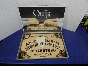 VINTAGE OUIJA BOARD COMPLETE IN BOX