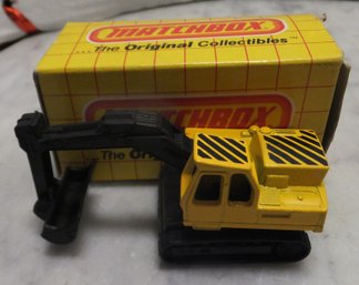 MATCH BOX EXCAVATOR #32