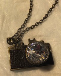 CAMERA NECKLACE 26' CHAIN