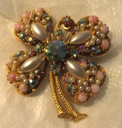 PEARL  COLOR STONE PIN