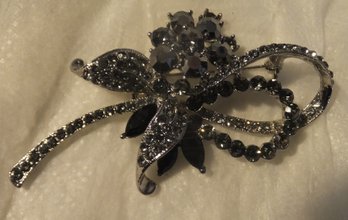 FLOWER PIN RHINESTONES