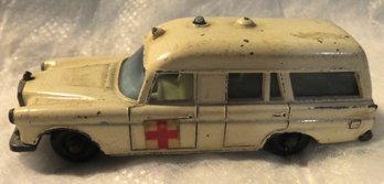 VINTAGE MATCHBOX #3 MERCEDES BENZ , BINZ AMBULANCE MADE IN ENGLAND