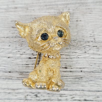 Vintage Coro Cat/ Kitten Brooch Blue Eyes Gold Tone Pin Beautiful Design Classic Costume Jewelry