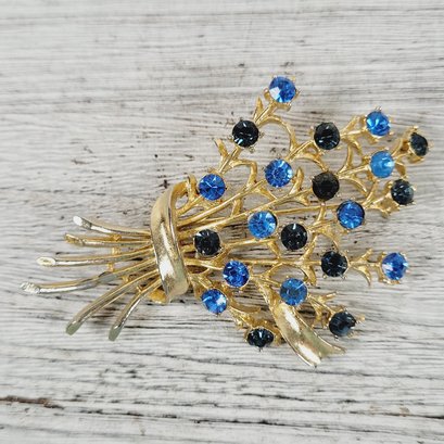 Vintage Rhinestone Brooch Floral Gold Tone Pin Beautiful Design Classic Costume Jewelry