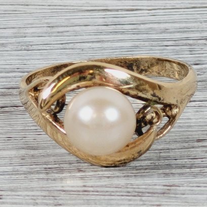 Vintage Ring Size 8 Gold Tone Beautiful Pearl Design Classic Costume Jewelry