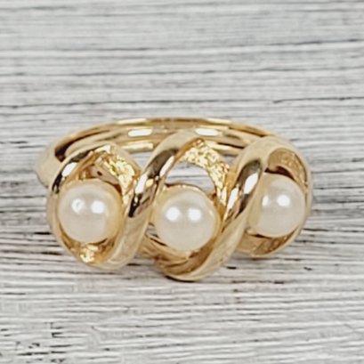 Vintage Avon Ring Size 5 Gold Tone Beautiful Pearl Design Classic Costume Jewelry