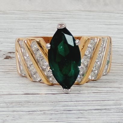 Vintage Green Clear Rhinestone Ring Size 6 1/2 Gold Tone Beautiful Design Classic Costume Jewelry