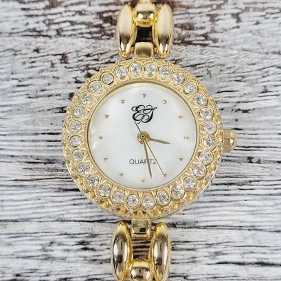 Vintage Watch Quartz 8' Gold-tone Beautiful Design Classic Costume Jewelry
