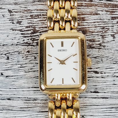 Vintage Watch Seiko Quartz 6 1/2' Gold-tone Beautiful Design Classic Costume Jewelry
