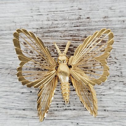 Vintage Butterfly Brooch Gold Tone Beautiful Design Classic Costume Jewelry