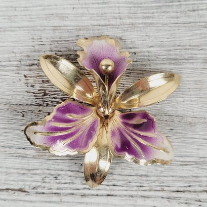 Vintage Flower Brooch Gold Tone Beautiful Design Classic Costume Jewelry