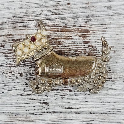 Vintage Pearl Scottie Dog Brooch Gold Tone Beautiful Design Classic Costume Jewelry