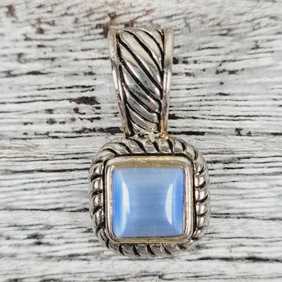 Vintage Blue Stone Pendant Silver-tone Beautiful Design Classic Costume Jewelry