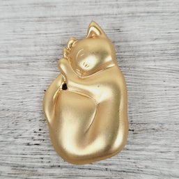 Vintage Cat/ Kitten Brooch Pin Gold Beautiful Design Classic Pin