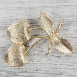 Vintage Brooch Pin Flower Berries Sarah Coventry Gold Beautiful Design Classic Pin
