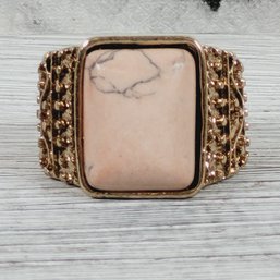 Vintage Ring Sz. 6 Gold Tone Pink Stone Beautiful Costume Design Classic