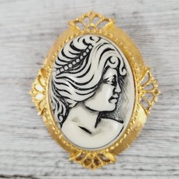 Vintage Cameo Brooch Gold Tone Pin Beautiful Design Classic Costume Jewelry