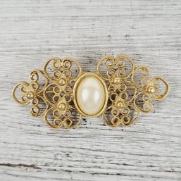 Vintage Pearl Brooch Gold Tone Pin Beautiful Design Classic Costume Jewelry