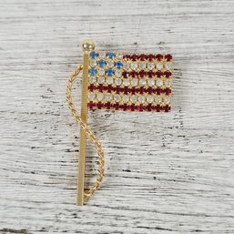 Vintage American Flag Brooch Gold Tone Pin Beautiful Design Classic Costume Jewelry