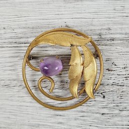 Vintage 1940's Brooch Pin Purple Stone Gold-tone Beautiful Design Classic Costume Jewelry