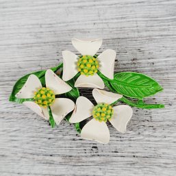 Vintage Brooch/pin Bright White Green Enamel Flower Beautiful Design Classic Costume Jewelry