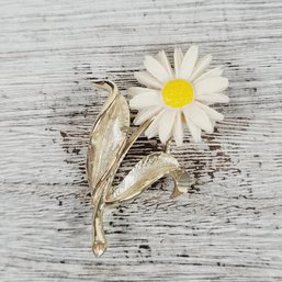 Vintage Brooch/pin Sarah Coventry Flower Daisy Gold-Tone Beautiful Design Classic Costume Jewelry